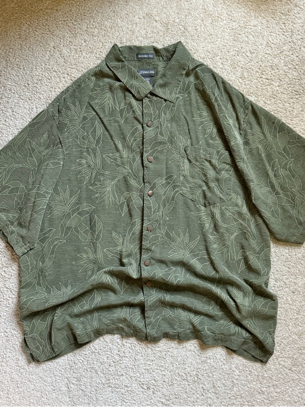 St. John's Bay 100% silk button up shirt XL green floral tropical Hawaiian